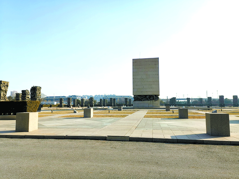 京畿红迹八萧克的马灯照亮斋堂